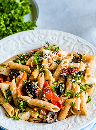 ROASTED BELL PEPPER AND BLACK OLIVE PASTA SALADÂ 